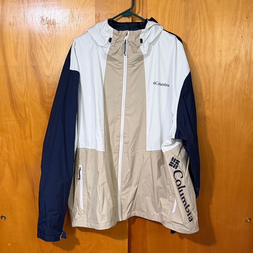 Columbia Men's Navy, White, and Tan Raincoat